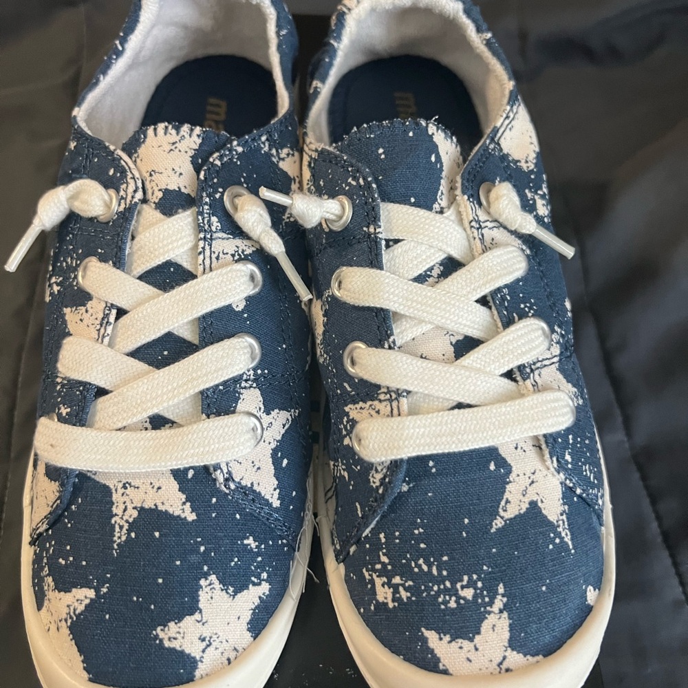 Madden NYC Brennen Star Sneakers